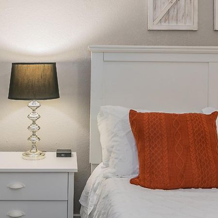 Cozy 2Br Farmhouse Apt - Sleeps 8 - Free Parking! Arlington Bagian luar foto