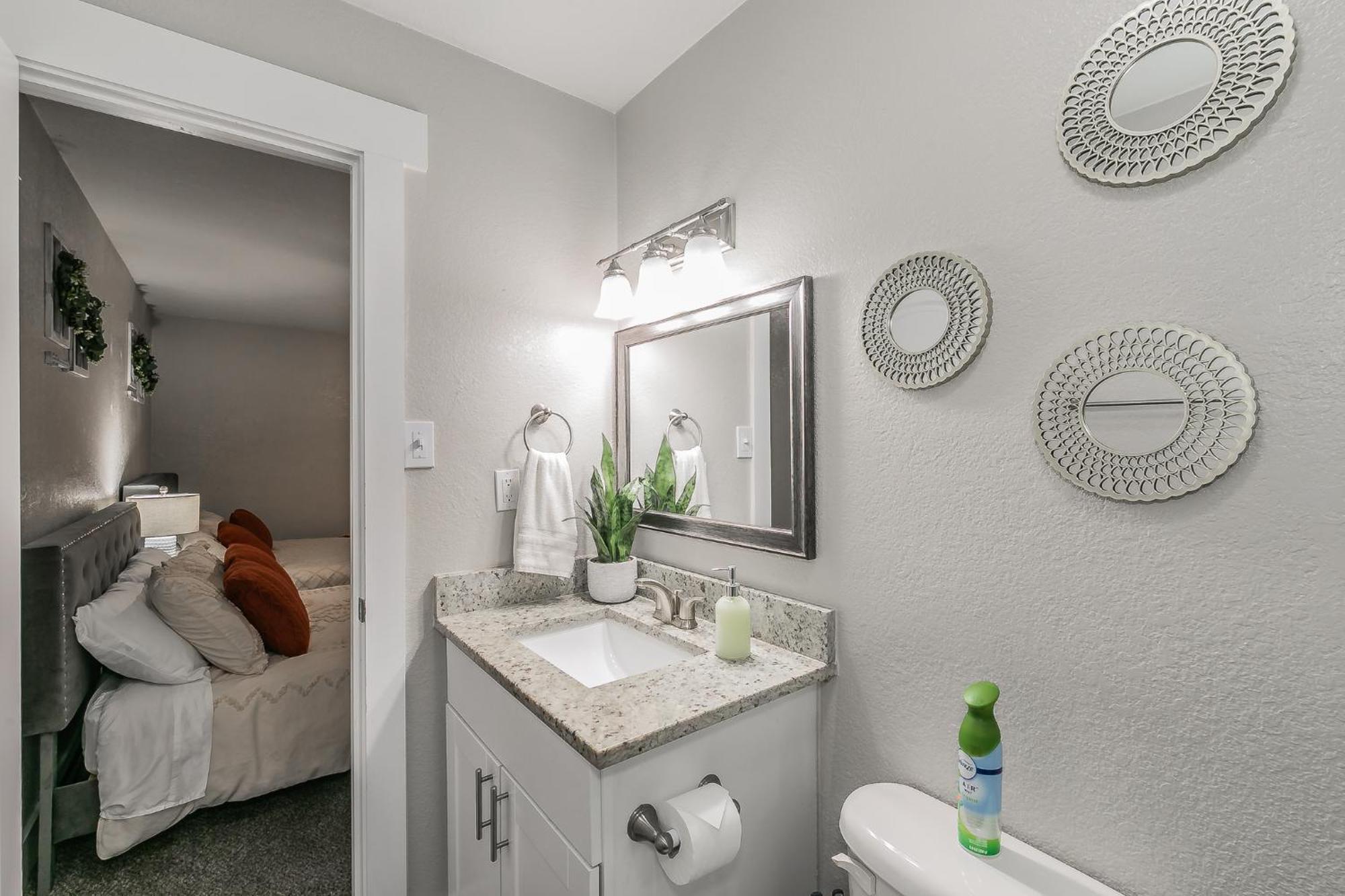 Cozy 2Br Farmhouse Apt - Sleeps 8 - Free Parking! Arlington Bagian luar foto