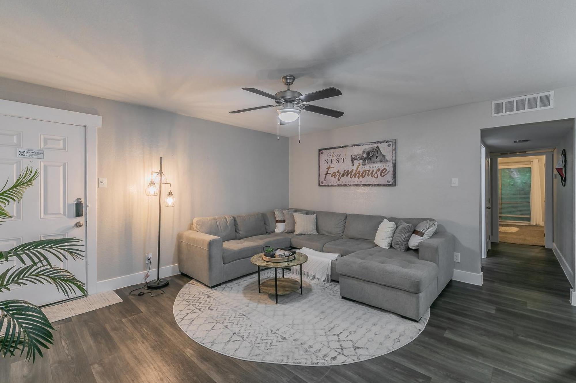 Cozy 2Br Farmhouse Apt - Sleeps 8 - Free Parking! Arlington Bagian luar foto