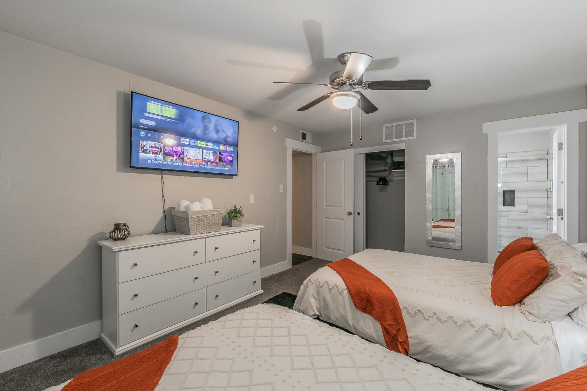 Cozy 2Br Farmhouse Apt - Sleeps 8 - Free Parking! Arlington Bagian luar foto