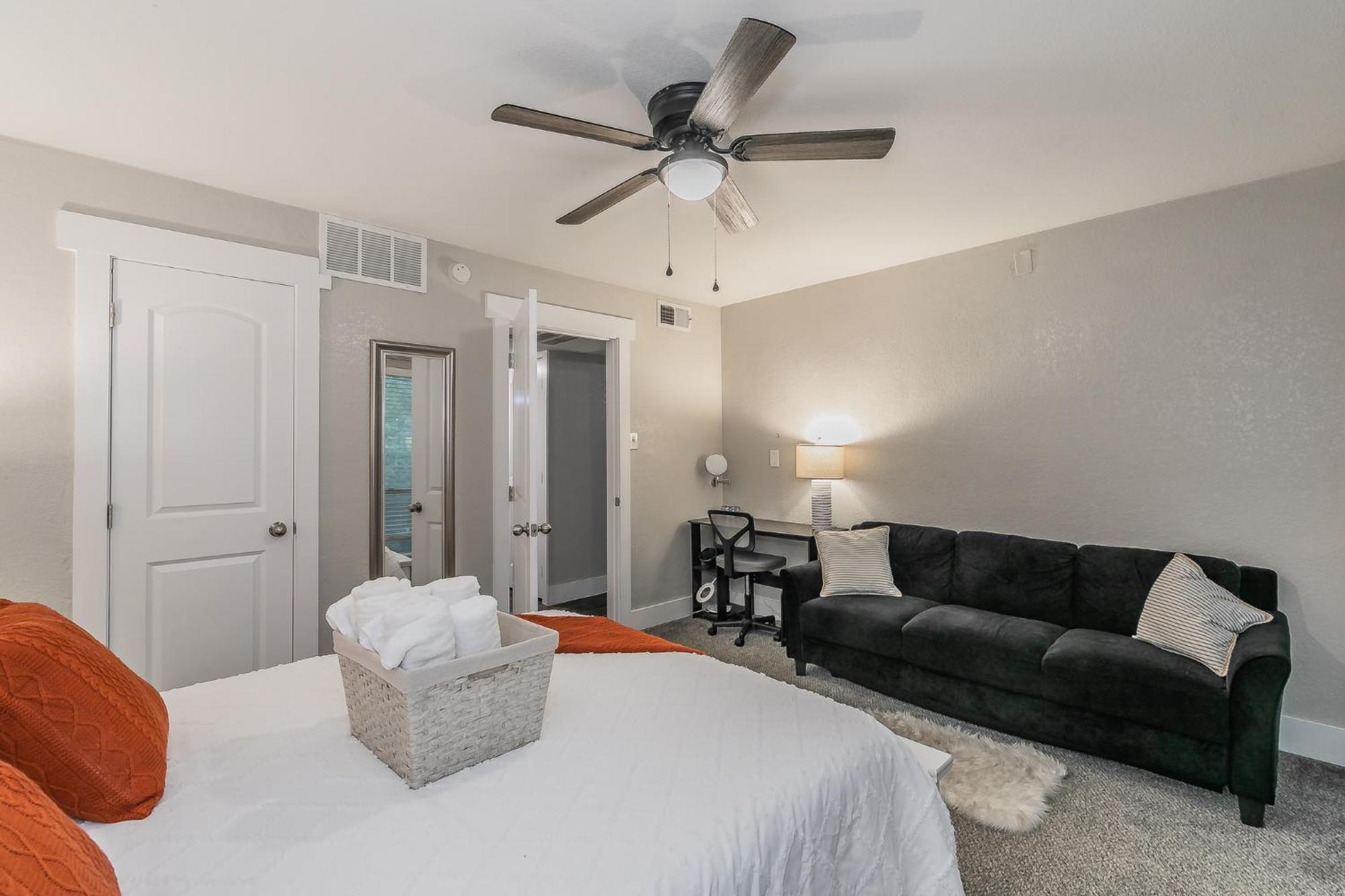 Cozy 2Br Farmhouse Apt - Sleeps 8 - Free Parking! Arlington Bagian luar foto