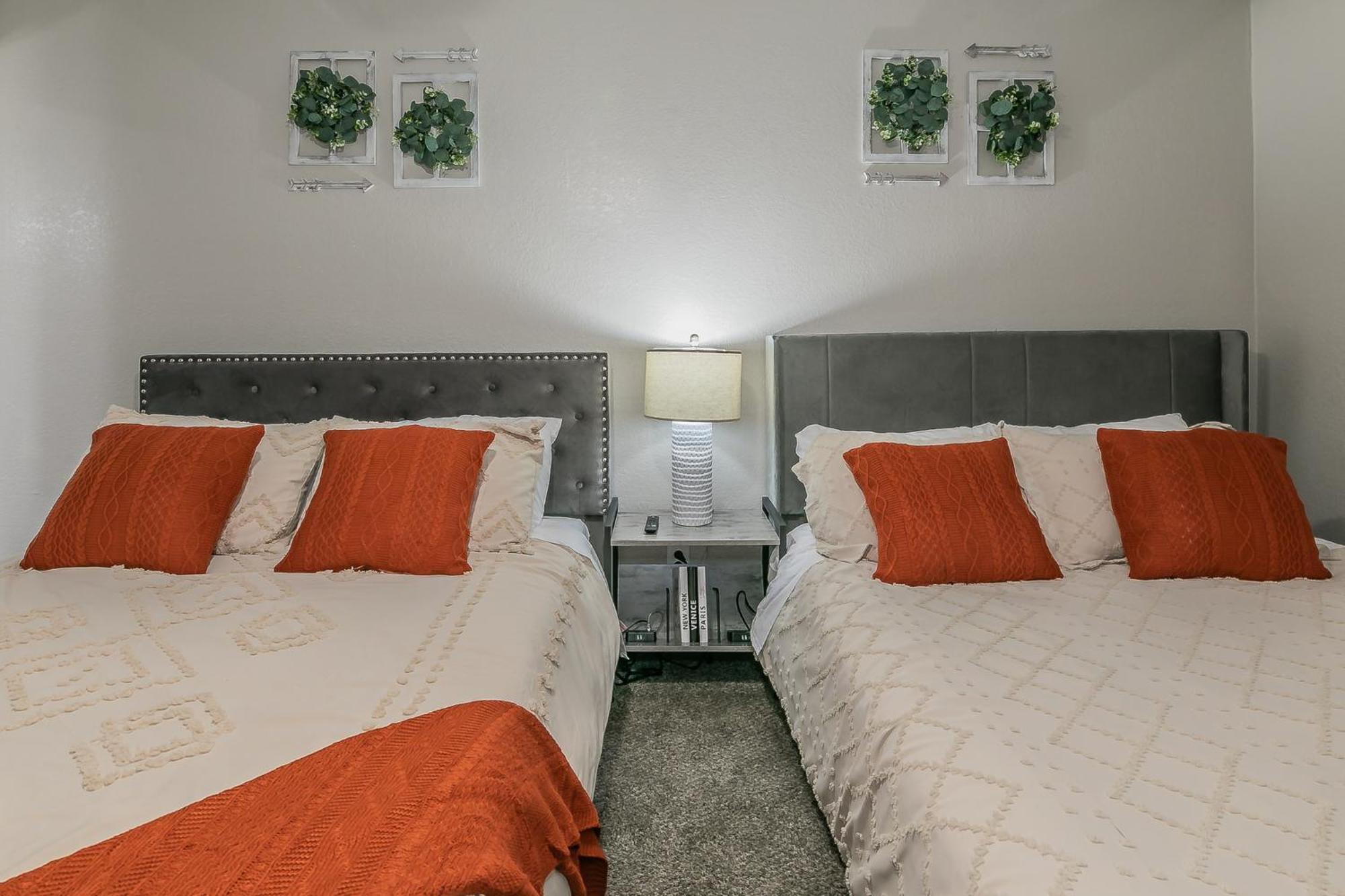 Cozy 2Br Farmhouse Apt - Sleeps 8 - Free Parking! Arlington Bagian luar foto