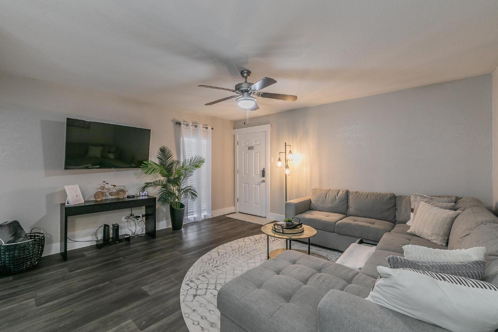 Cozy 2Br Farmhouse Apt - Sleeps 8 - Free Parking! Arlington Bagian luar foto