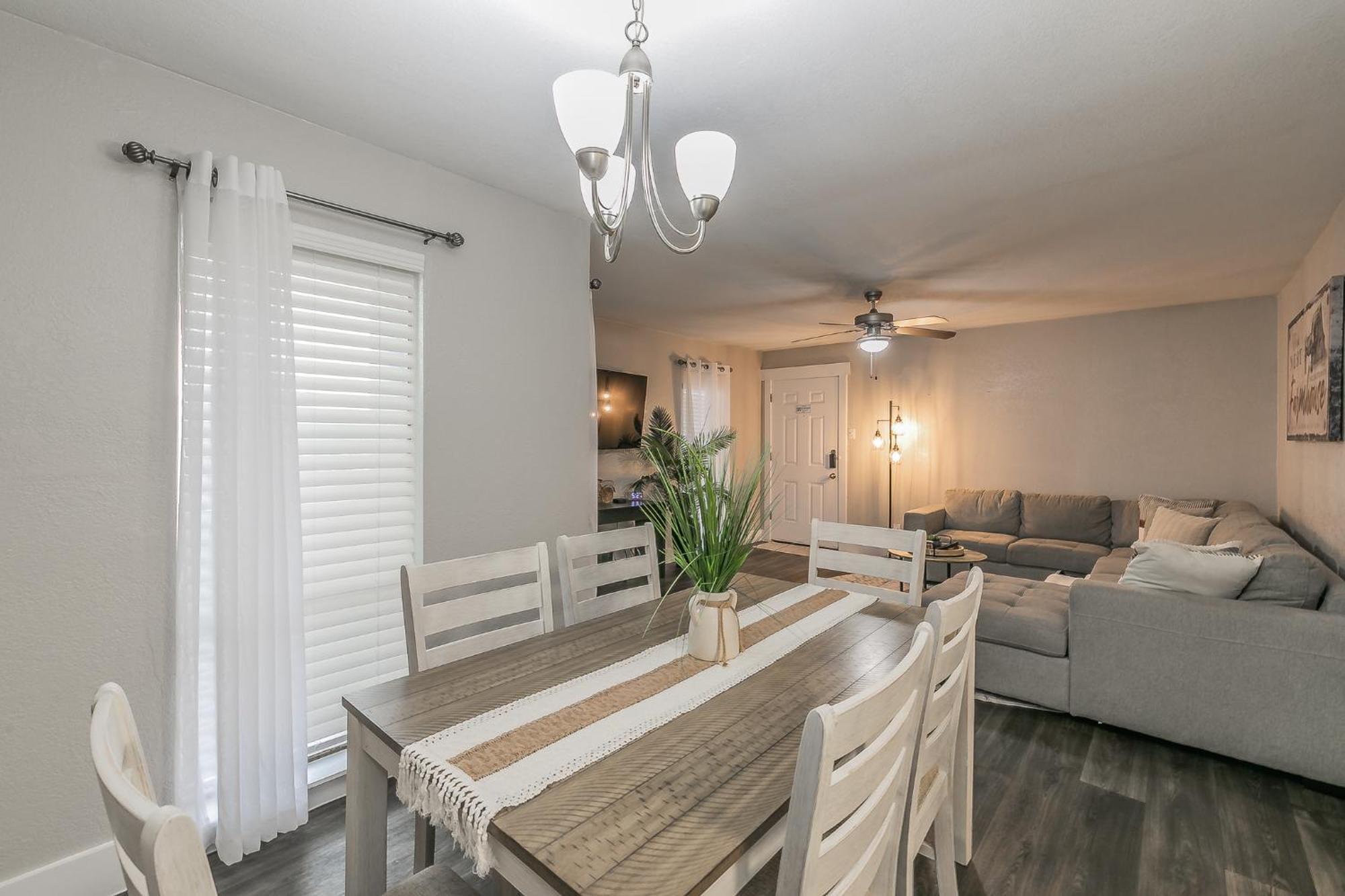 Cozy 2Br Farmhouse Apt - Sleeps 8 - Free Parking! Arlington Bagian luar foto