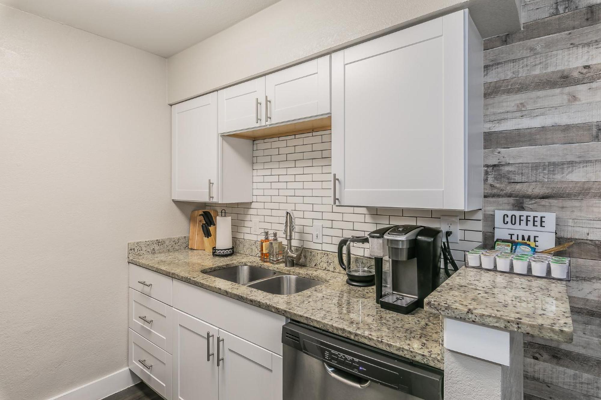 Cozy 2Br Farmhouse Apt - Sleeps 8 - Free Parking! Arlington Bagian luar foto